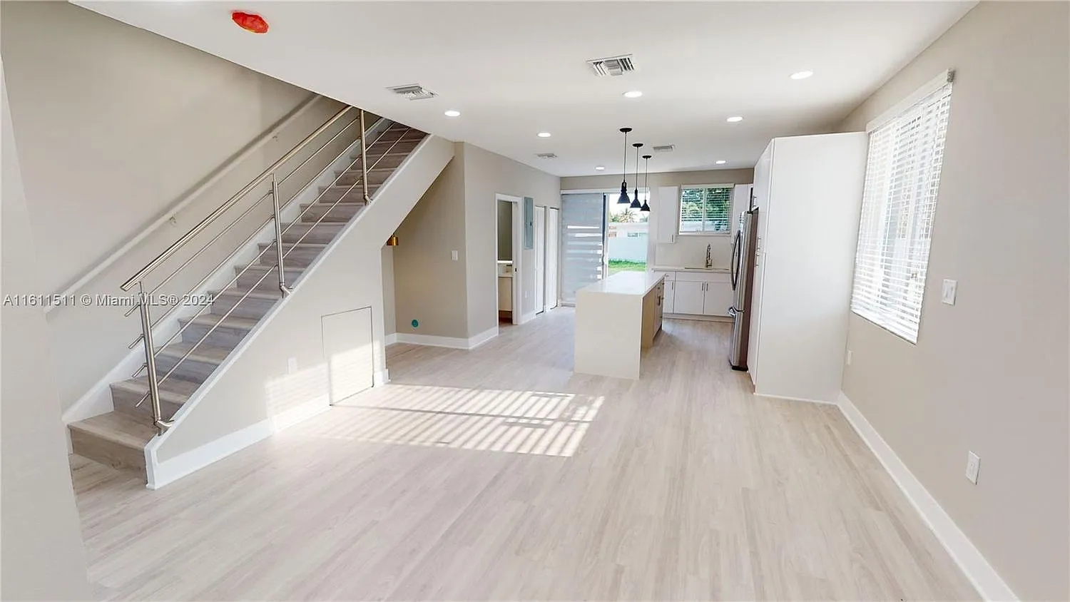 2 bed, 2.5 bath, 1200 sqft, $3,600 — Photo 3