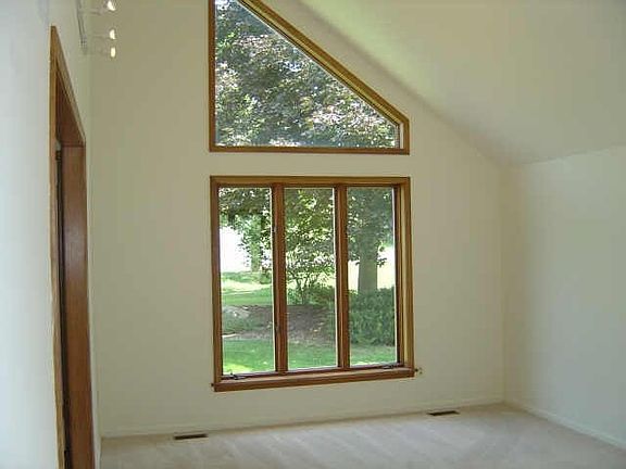 4th image of 19 Mc Coord Woods Dr