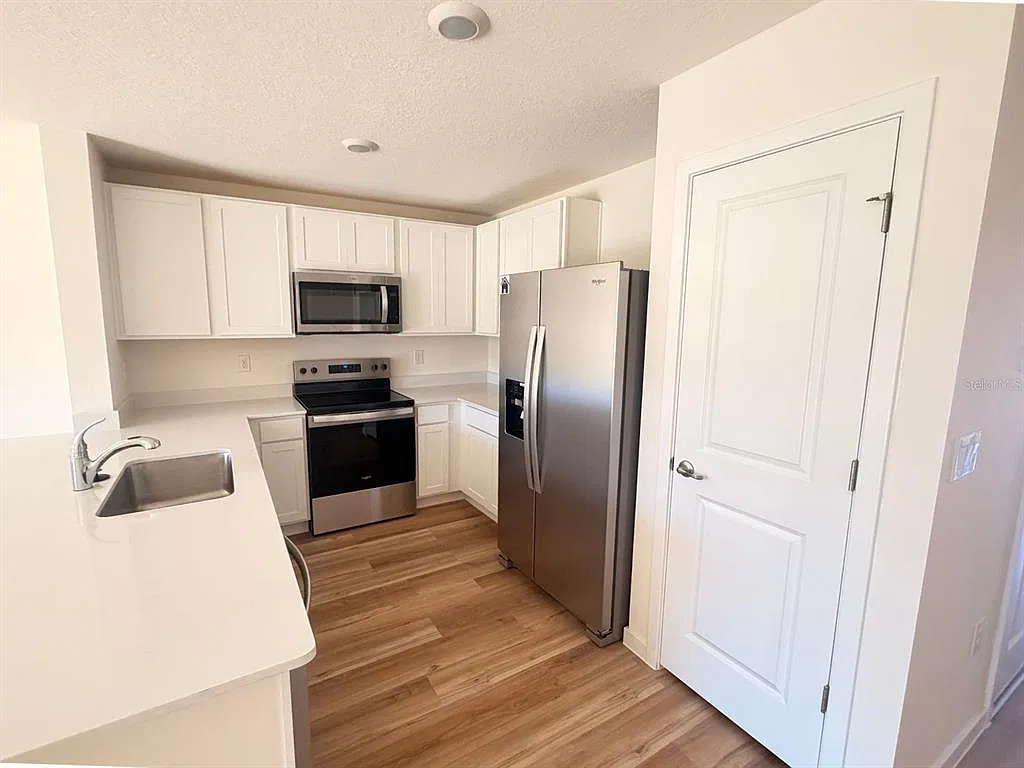 3 bed, 2.5 bath, 1458 sqft, $2,200 — Photo 4