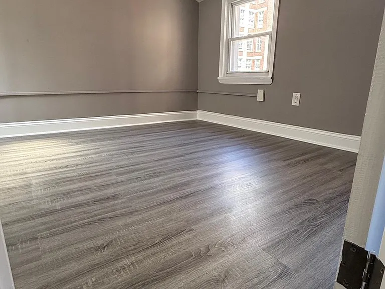 1224 Carlton St — Photo 3