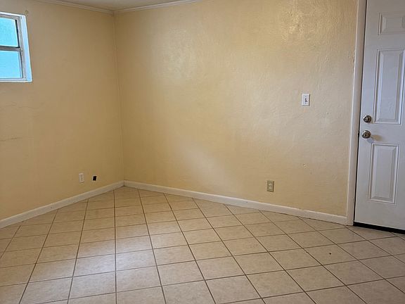 5th image of 402 Palm Blvd N APT A