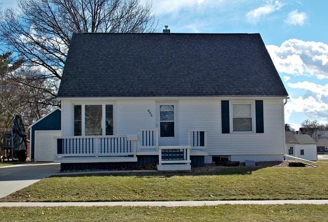 1st image of 806 E Ave