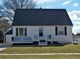 806 E Ave, Grundy Center, IA 50638