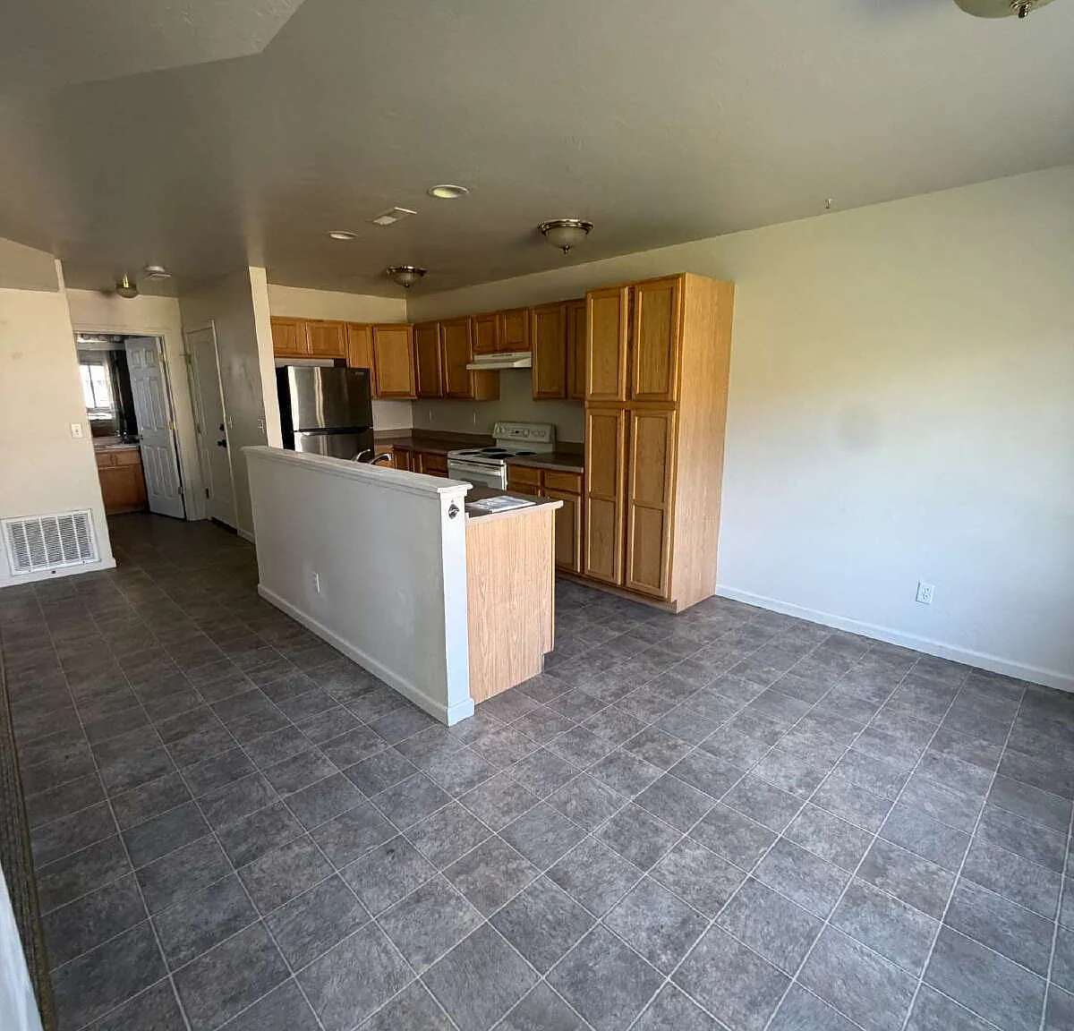 3 bed, 2.5 bath, $2,800 — Photo 3