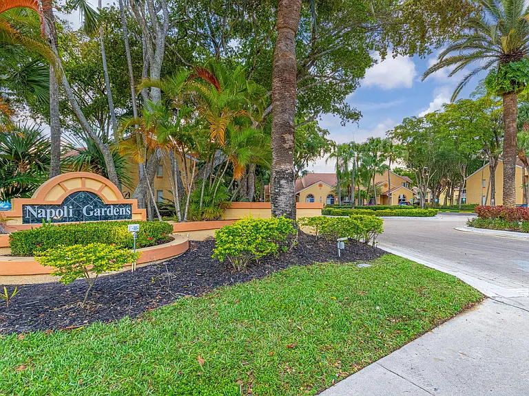 1041 Coral Club Dr #1041 — Photo 30
