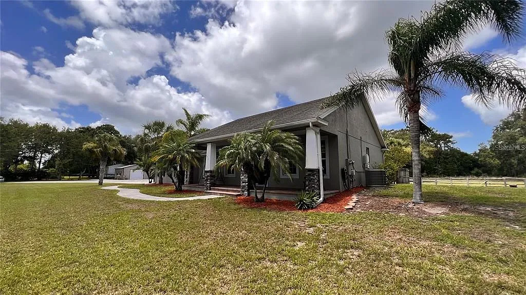 3 bed, 2.0 bath, 1932 sqft, $4,400 — Photo 3