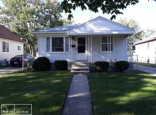 7569 7569 Wood, Center Line, MI 48015