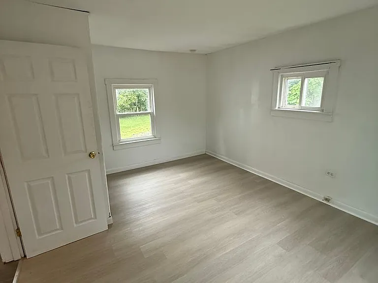 10214 Avon Ave — Photo 5