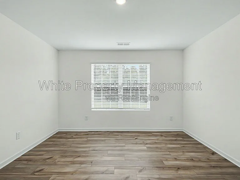 313 W 18th St — Photo 26