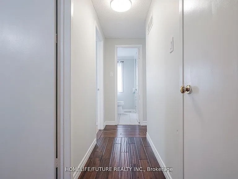 47 Carisbrooke Sq #MAIN 2ND FLR — Photo 32