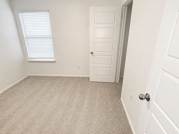 5th image of 711 Kimble Dr #B