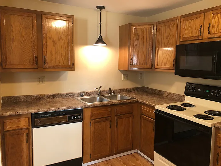 469 Glendale Dr — Photo 8