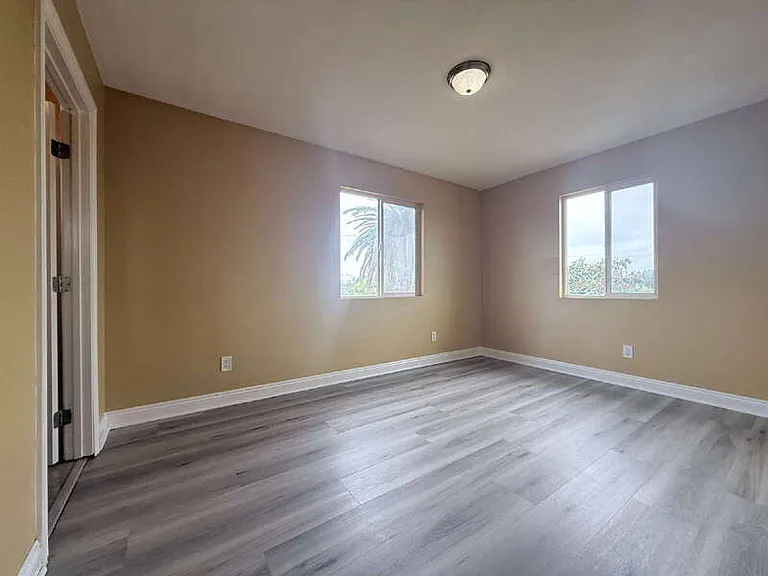 9011 Orchard Ave — Photo 13