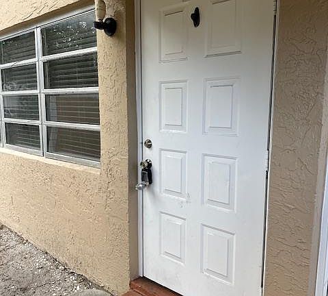 2nd image of 1004 Twin Lakes Dr