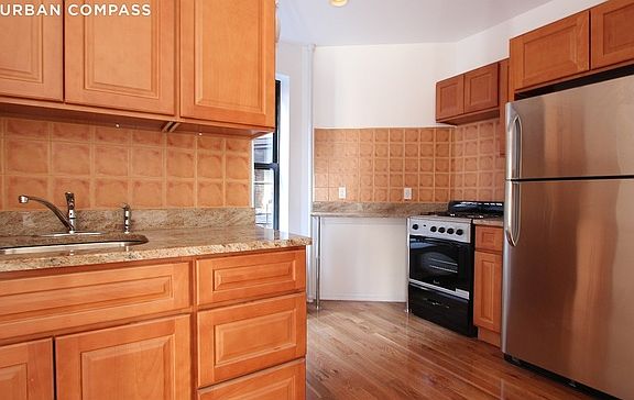 5th image of 160 Prince St APT 1O