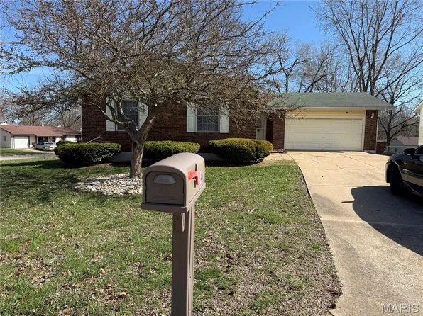 34 Junction Dr, Old Monroe, MO 63369