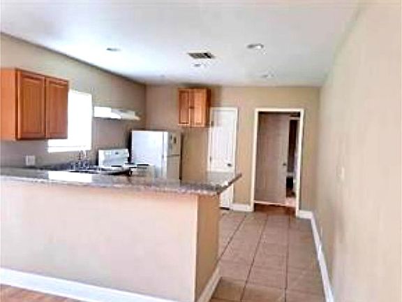 3rd image of 7941-43 Devine Ave