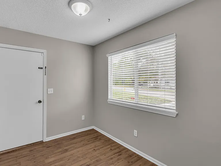 810 N Willie St — Photo 8