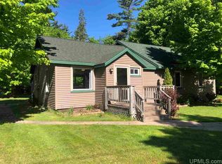 17 Forge Rd, Negaunee, MI 49866