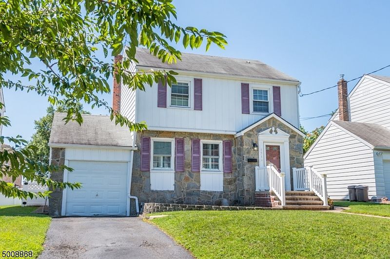 1st image of 151 Crest Dr
