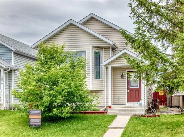 208 SW Erin Meadow Grn SE, Calgary, AB T2B 3G5