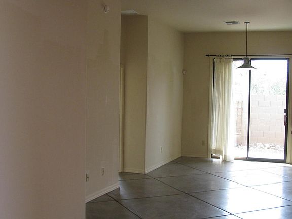 4th image of 3052 N Presidio Park Pl