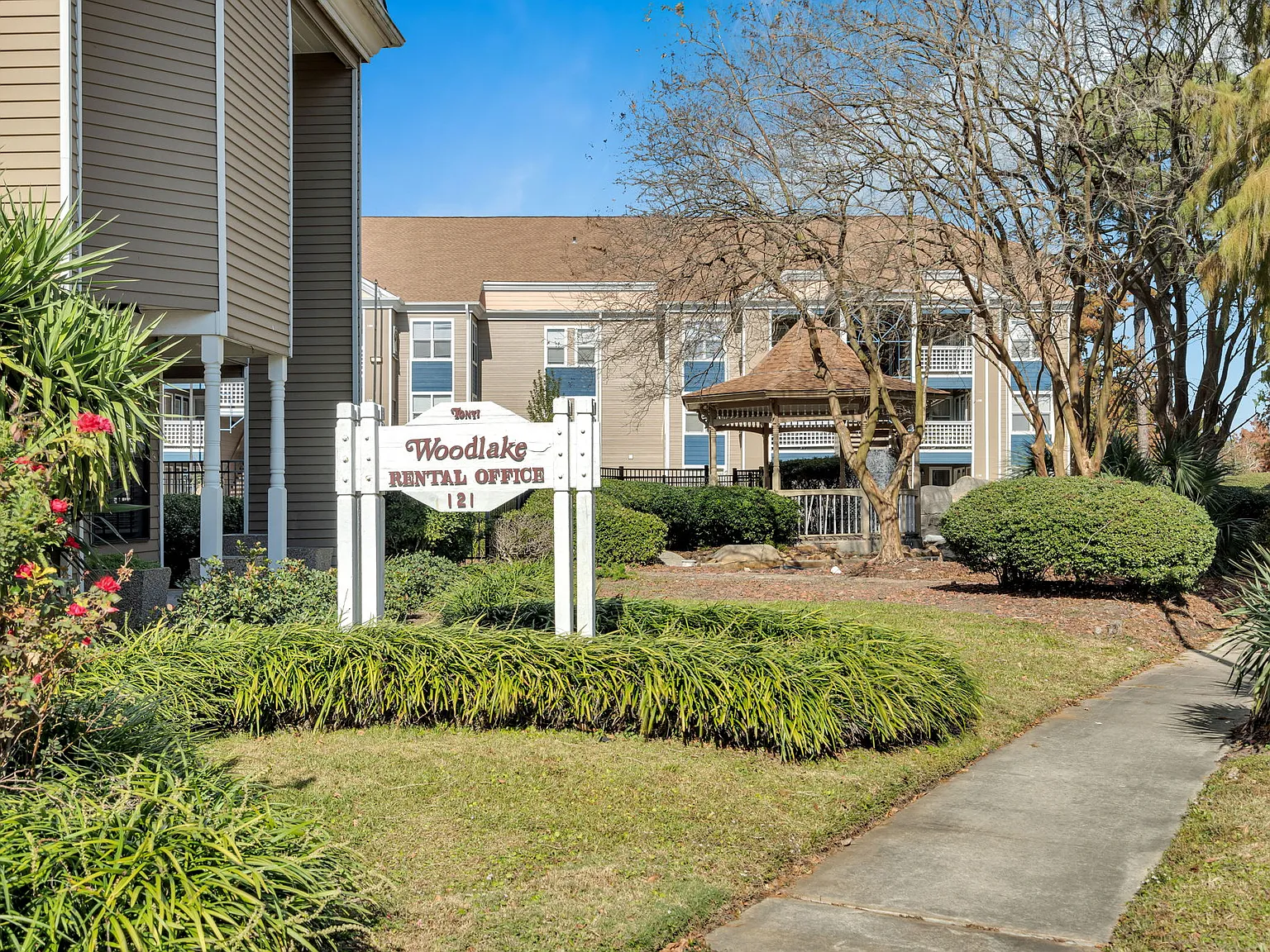 Woodlake Apartments — Photo 4