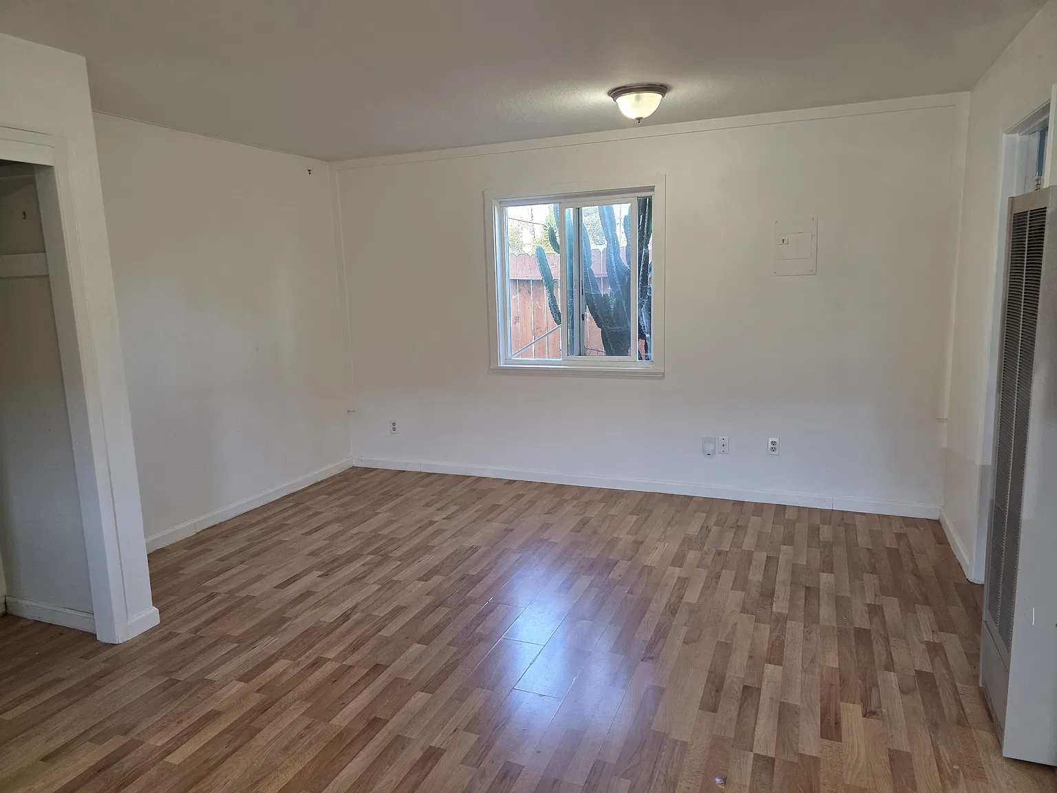 Studio, 450 sqft, $1,975 — Photo 3