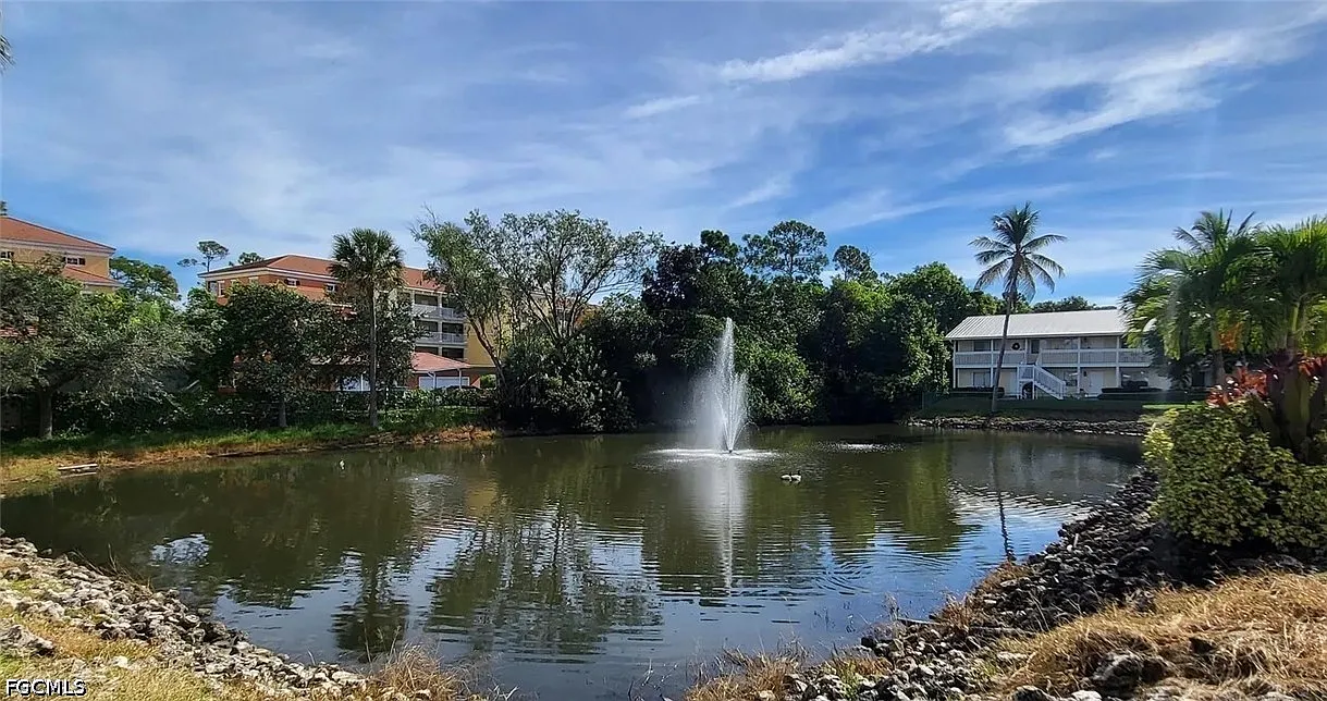 2 bed, 2.0 bath, 886 sqft, $1,550 — Photo 3