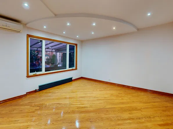 1840 East 32nd Street image 1 of 16