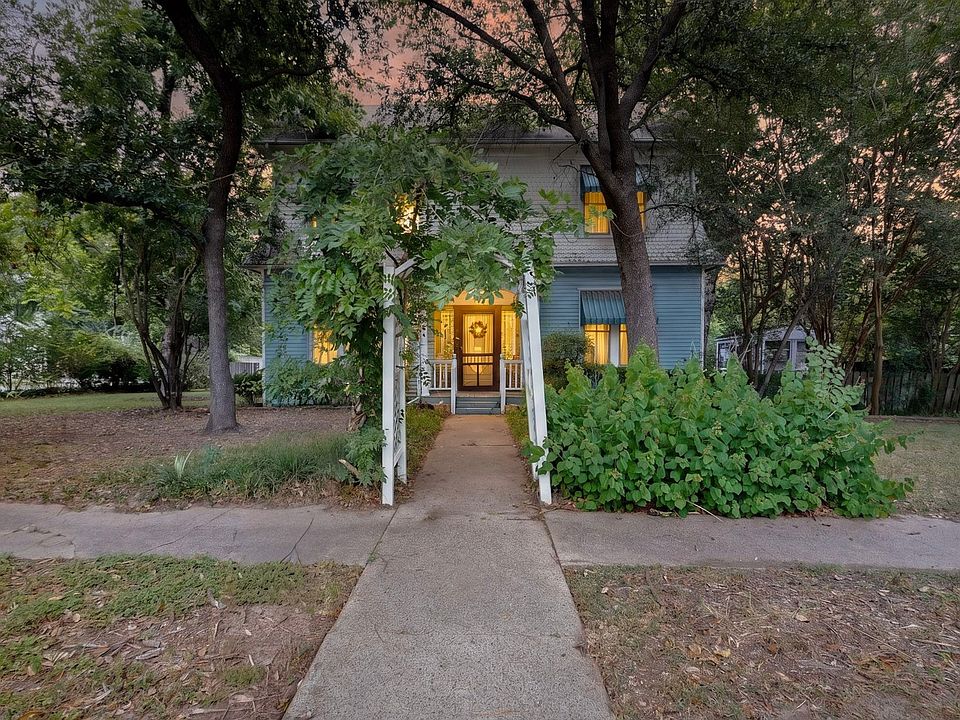 1st image of 604 Johnson St