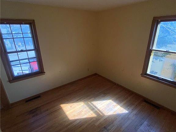 3rd image of 9402 Richmond Ave