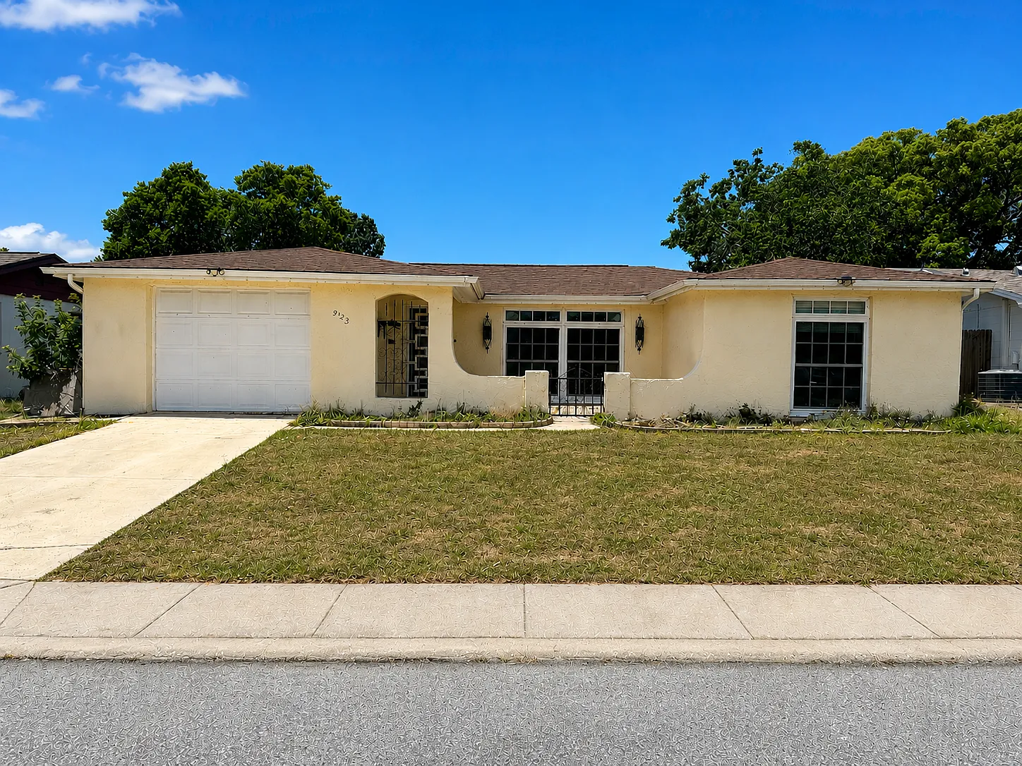 3 bed, 1442 sqft, $1,900 — Photo 1