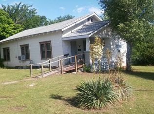 201 N 9th St, Okemah, OK 74859