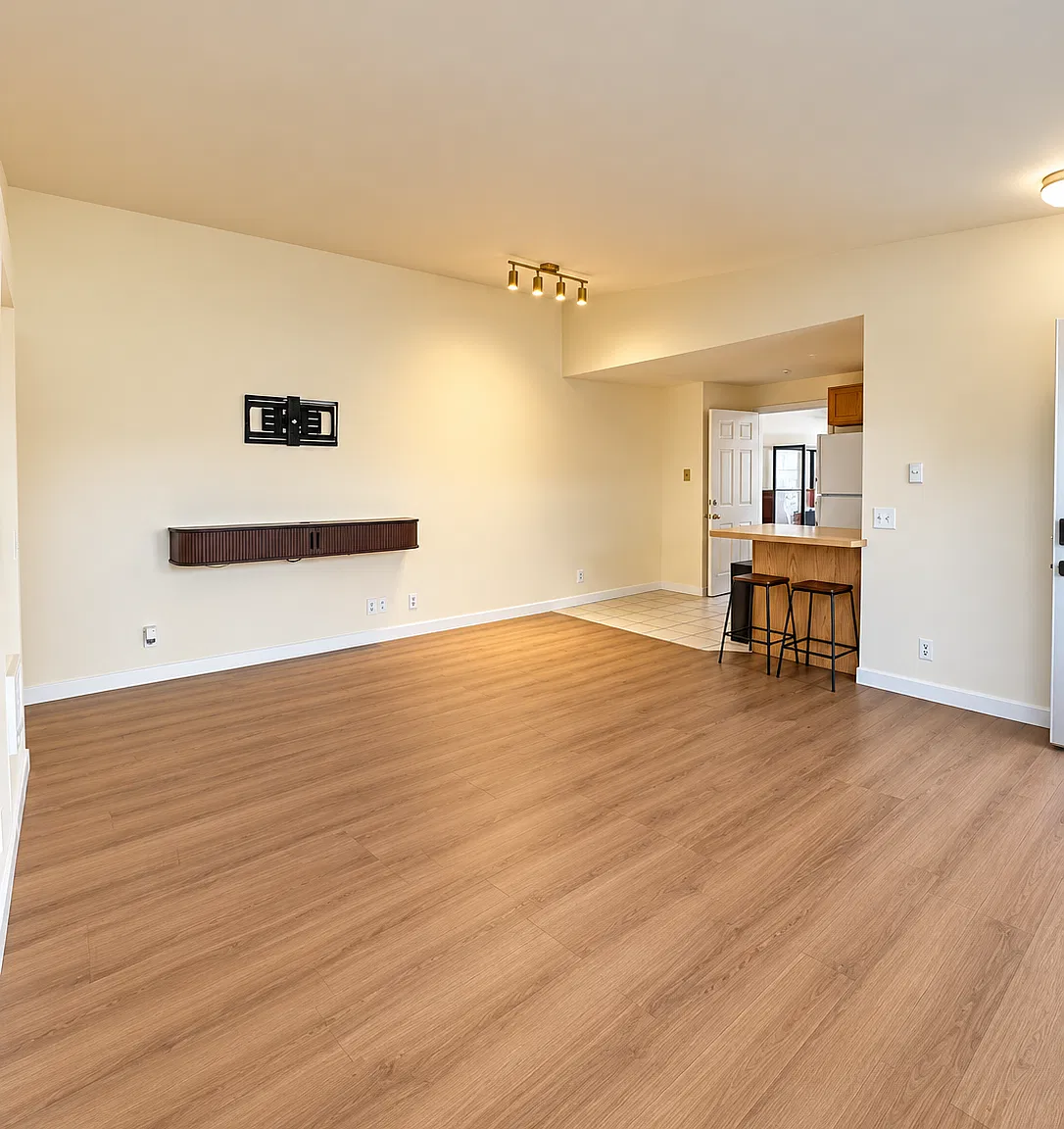 2 bed, 2.0 bath, 960 sqft, $2,100 — Photo 3
