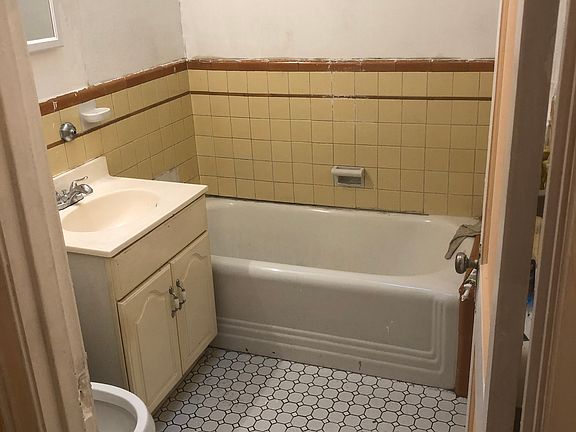 5th image of 1935 71st Ave