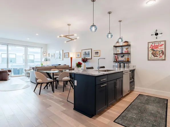 383 Commercial Street #404, Portland, ME 04101