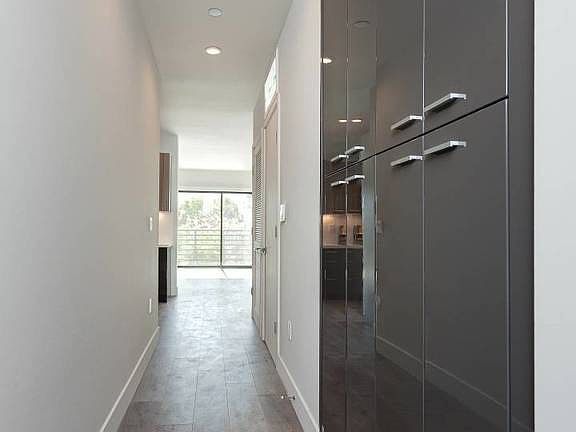 4th image of 4227 McLaughlin Ave APT 204