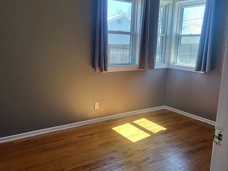 1003 W Cascade Ave — Photo 10