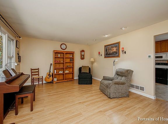 2nd image of 617 Bryn Mawr Ave
