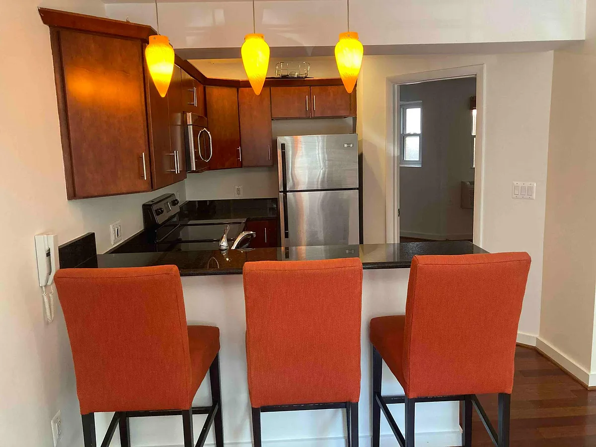 Building Photo - 1512 Marion St NW #101