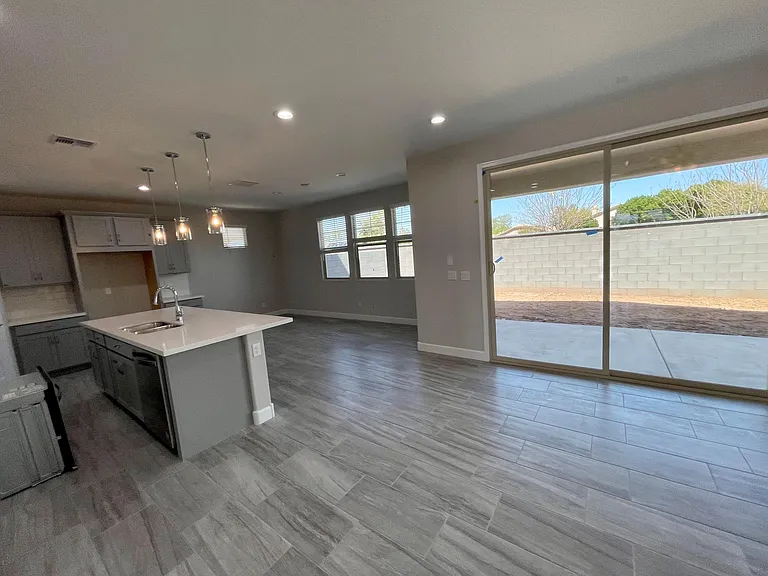 628 W Derringer Way — Photo 10