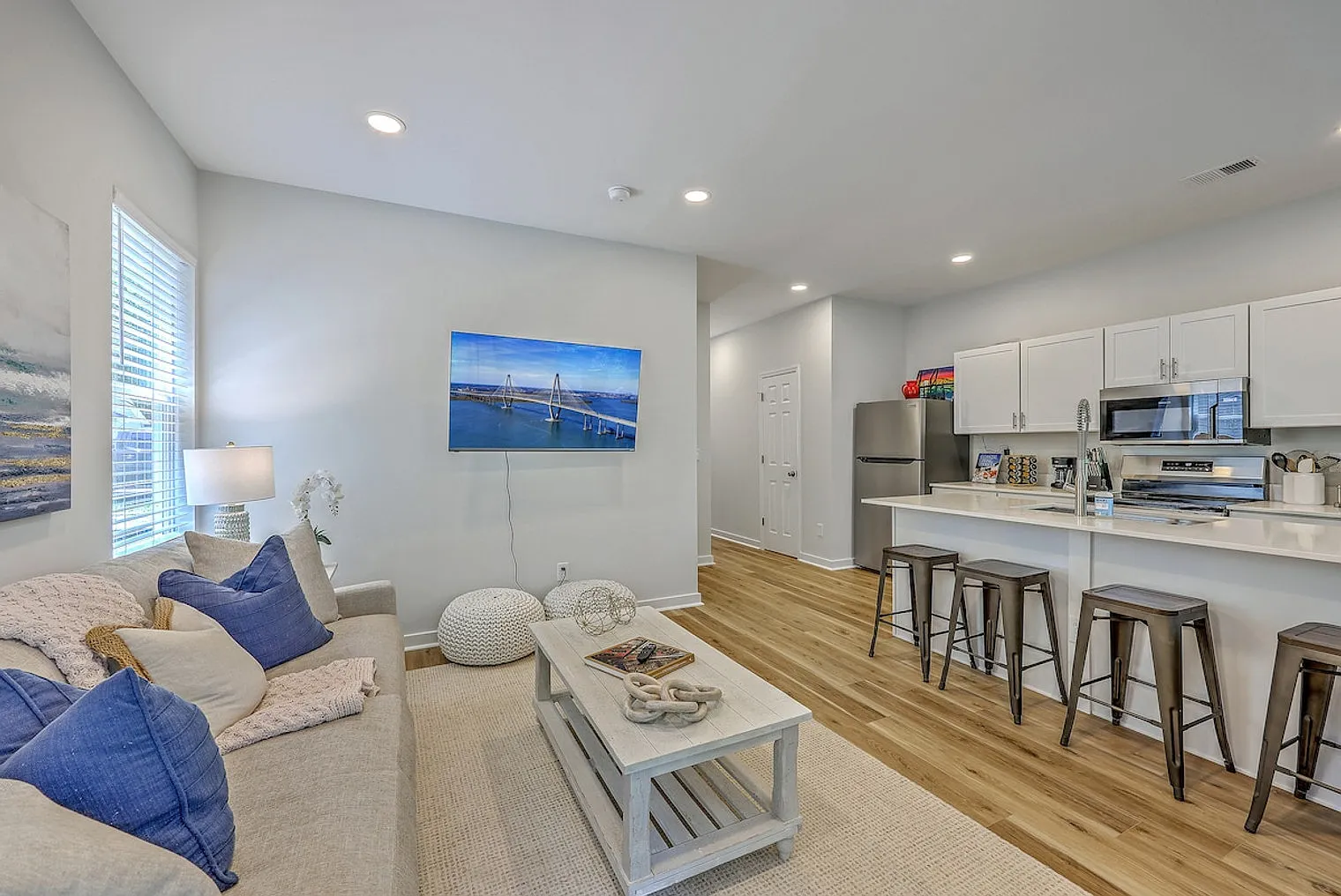3 bed, 2.0 bath, $6,506 — Photo 3