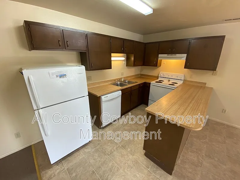3 bed, 2.0 bath, $1,350 — Photo 3
