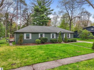 522 Cromwell Dr, Traverse City, MI 49686