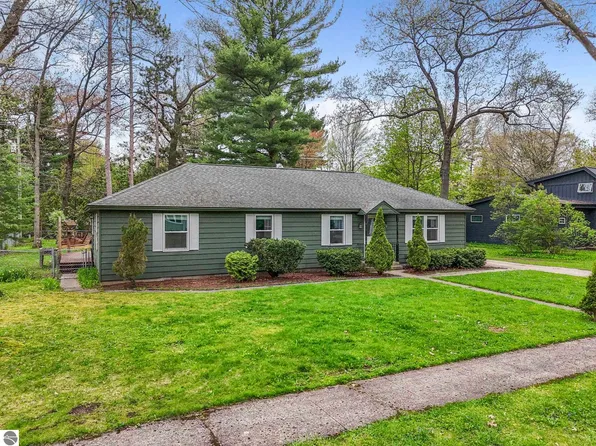 522 Cromwell Dr, Traverse City, MI 49686