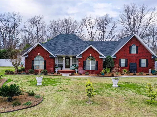 3952 Golfview Dr, Blackshear, GA 31516