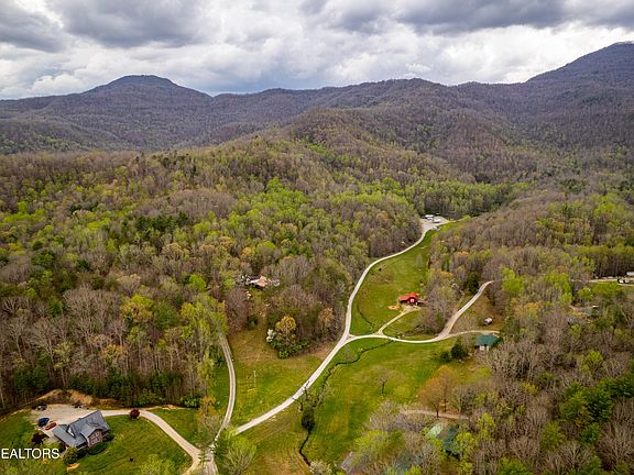 2nd image of 1534 Cove Ln