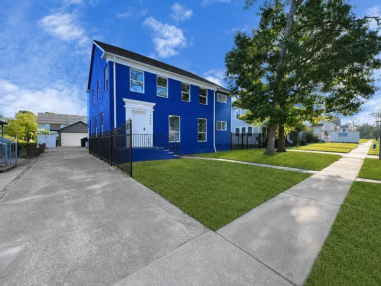 3217 Binz St — Photo 1