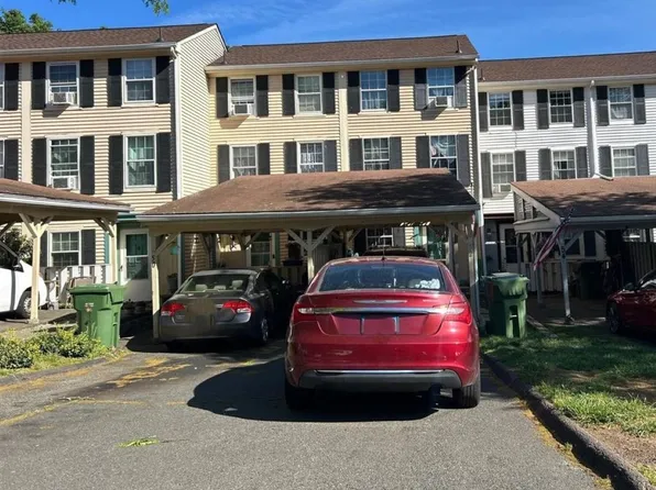 52 Rising Trail Dr #52, Middletown, CT 06457